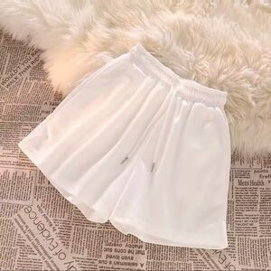White Women Casual Elastic Waist Shorts